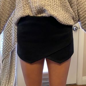 Black skort